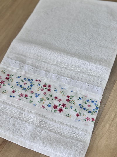 Toallas de rostro con apliques 