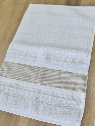 Toallas de rostro con apliques 