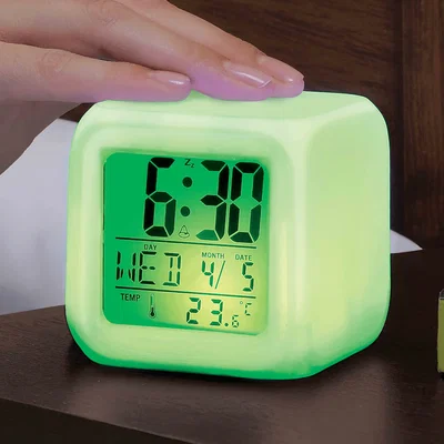 RELOJ Digital CUBO Despertador Luz LED Fecha Sensor Temp. (3 pilas "AAA" NO Incluidas)