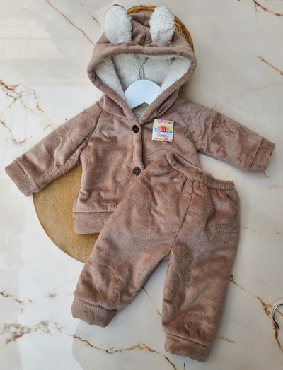 CONJUNTO MICROBORDEADO CON CORDERITO CHOCOLATE