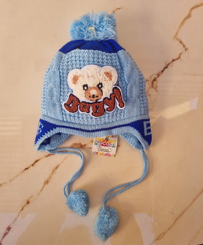 ✨ Gorro Celeste tejido de Lana Osito con Orejeras y Peluche ✨ 🐻❄️
