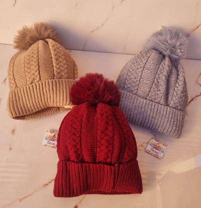 Gorro tejido de Lana con Peluche e Pompon