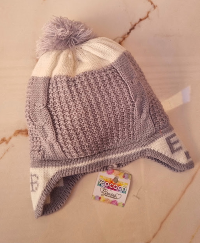 ✨ Gorro Gris tejido de Lana con Orejeras y Peluche ✨ 🐻❄️
