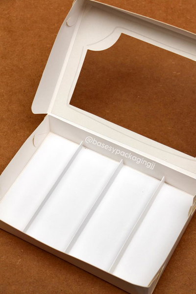 23 x 16 x 4 cm + división