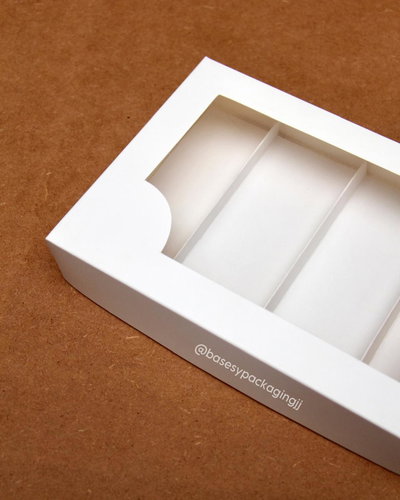 23 x 16 x 4 cm + división