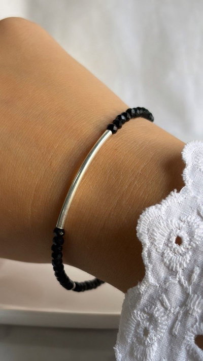 Pulsera cristales c/barrita NEGRO