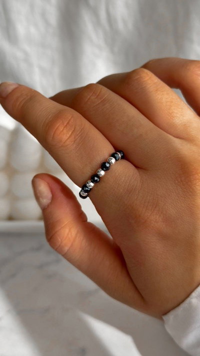 ANILLO BOLITAS CRISTALES NEGRO (elastizado) SALE