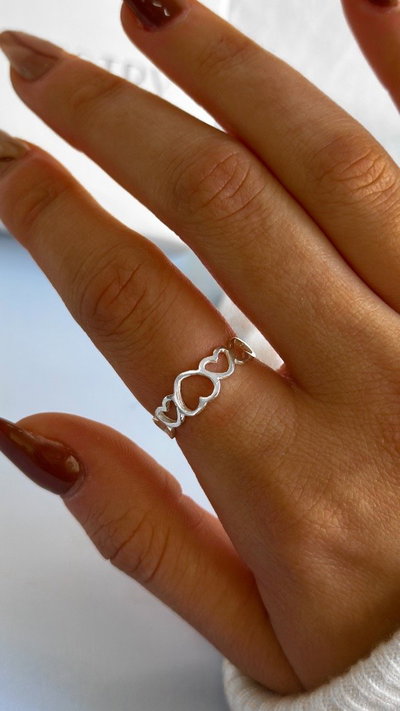 Anillo fila de corazones (talle chico)