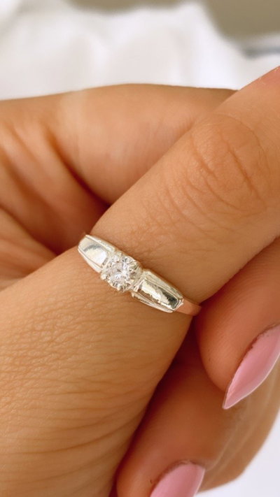 Anillo centro cubic liso
