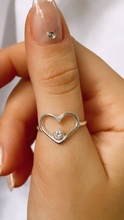 Anillo corazón calado cubic