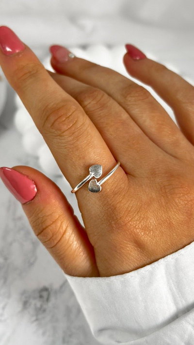 Anillo abierto dos corazones
