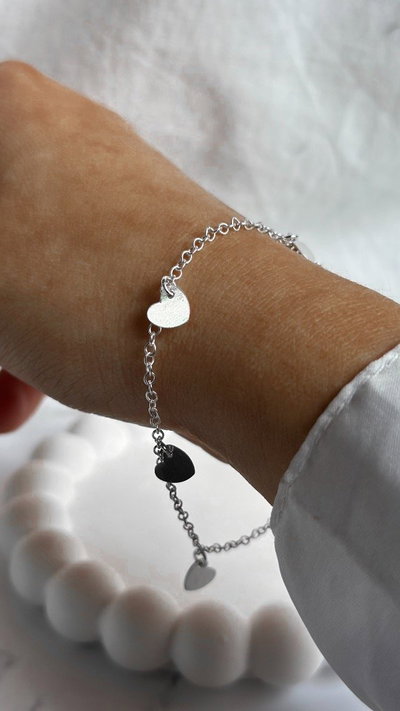 Pulsera c/corazones regulable