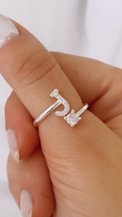 Anillo abierto J micropave ULTIMO SALE