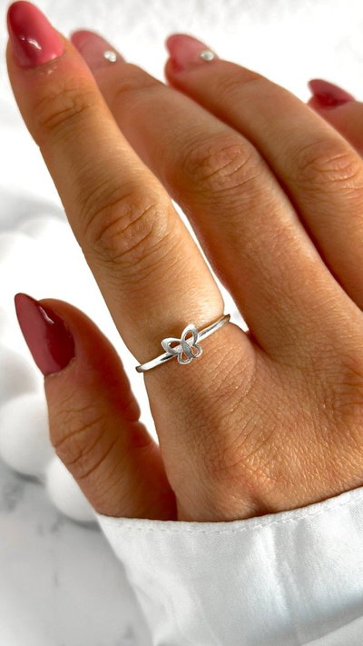 Anillo mini mariposa