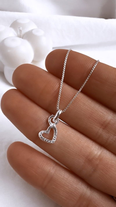 mini corazón puntitos