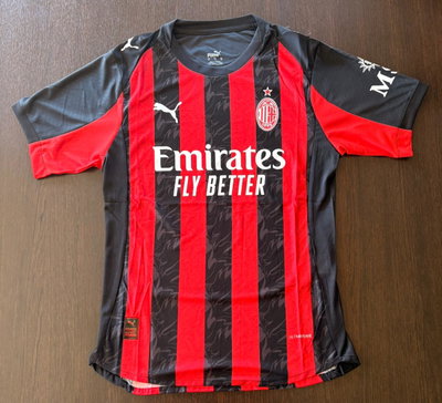Camiseta titular Milan 2025/26