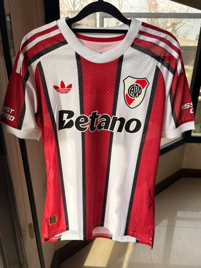 Camiseta suplente River Plate 2026