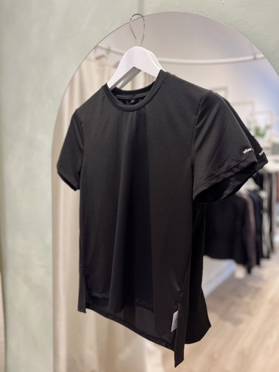 Remera VINTU negra