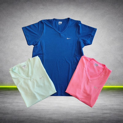Remera deportiva dama cuello V