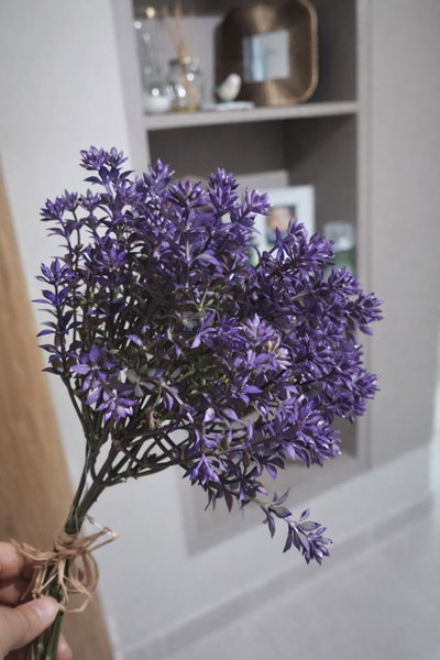 Ramo de flores violetas artificiales de 40 cm