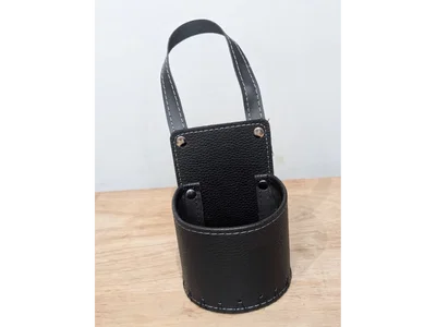 Porta mate de cuerina para el auto