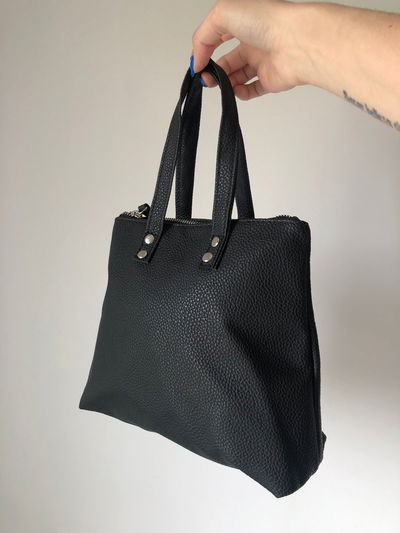 Cartera de mano Karo