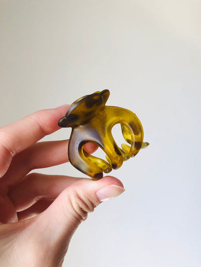 Broche clásico verde