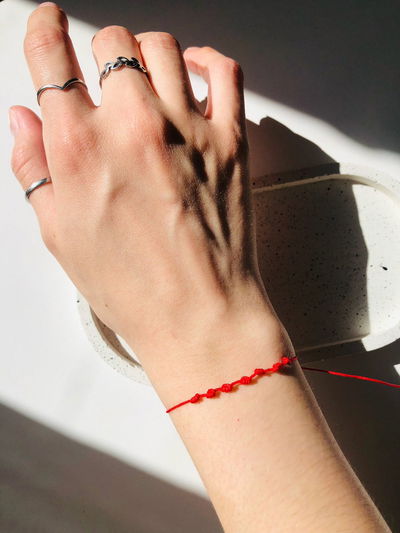 Pulsera roja 7 nudos