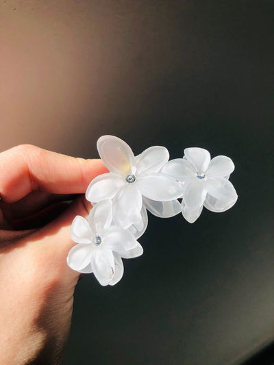 Broche tres flores opacas - Gris 