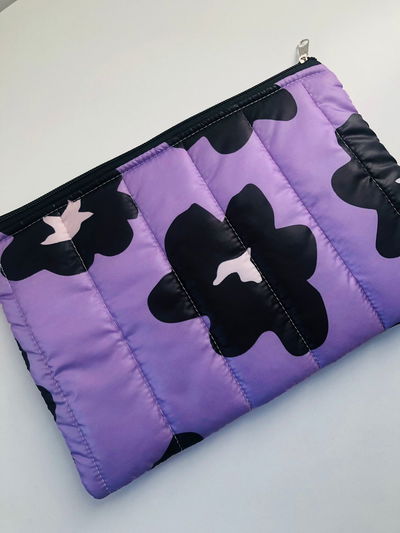 Neceser lila flores