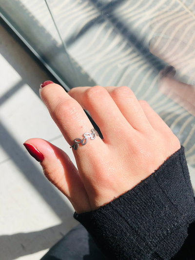 Anillo laureles calados (AQ)