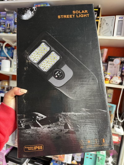 REFLECTOR SOLAR CON LENTE EN FORMA ESTRELLA 200W
