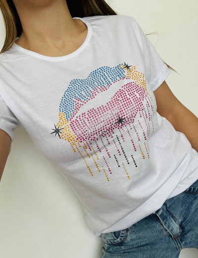 Remera Beso (con brillo)