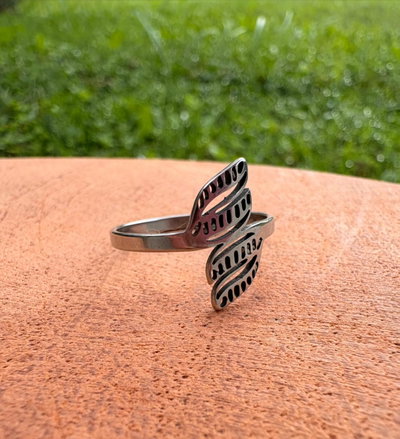 ANILLO ACERO QUIRÚRGICO - Hojita central