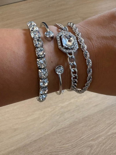 SET DE  CUATRO PULSERAS - FANTASIA