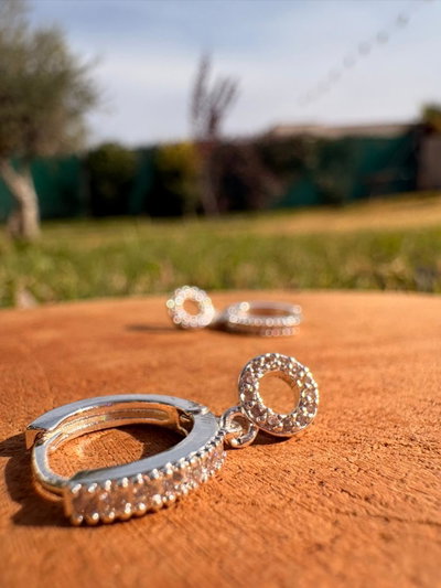 ARO ARGOLLA CON MICROSTRASS y DIJE COLGANTE REDONDO - ACERO BLANCO 1.5cm