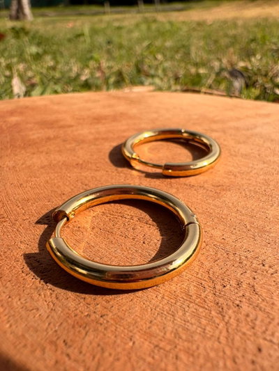 ARO ARGOLLA CLÁSICA DE ACERO DORADO 2cm