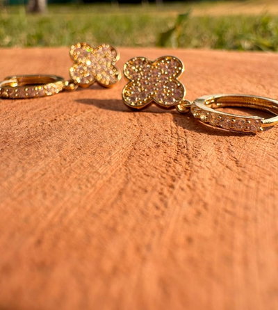 ARO ARGOLLA FLOR VANCLEEF COLGANTE CON MICROSTRASS - ACERO DORADO