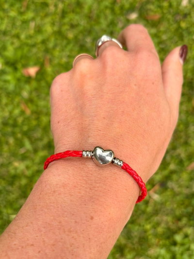 PULSERA CORDON TRENZADO ROJO CON CIERRE TIPO PANDO CORAZÓN DE FANTASIA