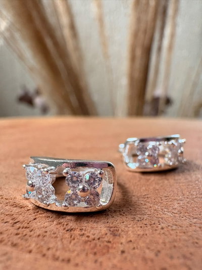 ARO ARGOLLA DOS FLORES STRASS ACERO BLANCO (COD149)