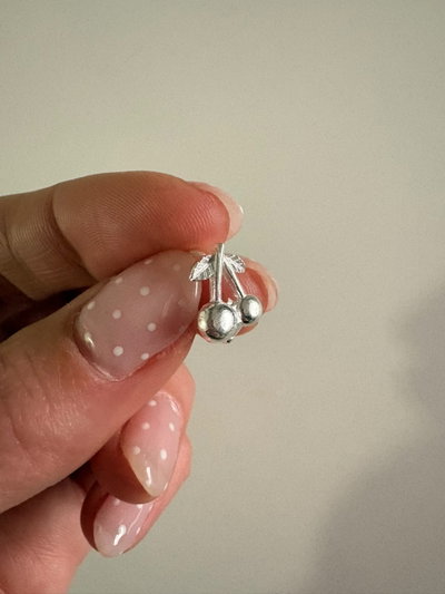 ARO DE PLATA HUGGIE CEREZA