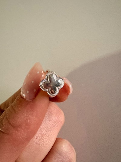 ARO DE PLATA HUGGIE VAN CLEEF