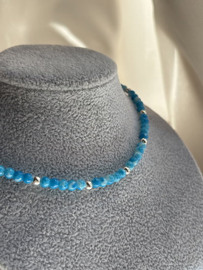 Chocker bolitas celeste