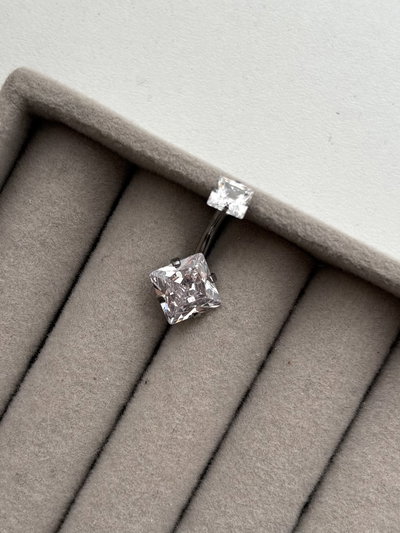Piercing engarzado cubic cuadrado