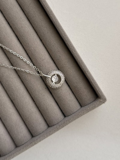 Collar shine cubic