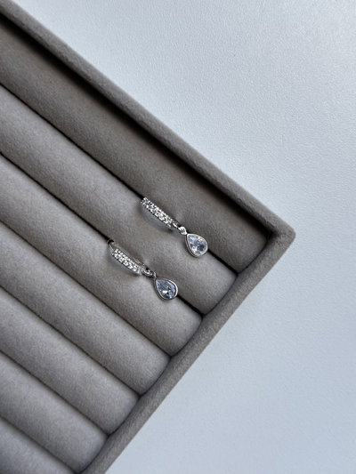 Aros huggies gota blanca