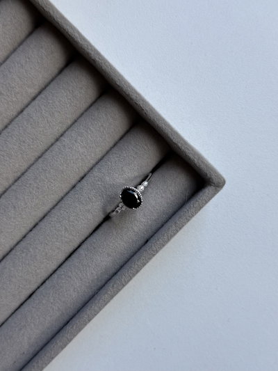 Anillo piedra oval negra