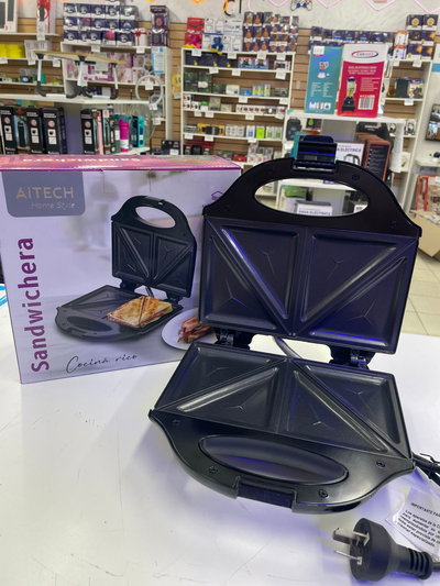 Sandwichera Tostadora Eléctrica Aitech Doble 750W Antiadherente Con Indicador Negra