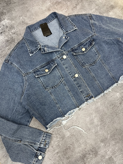 Campera de jean crop desflecada