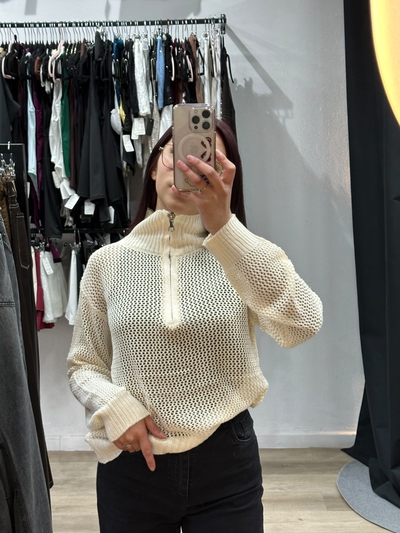 Sweater calado cierre